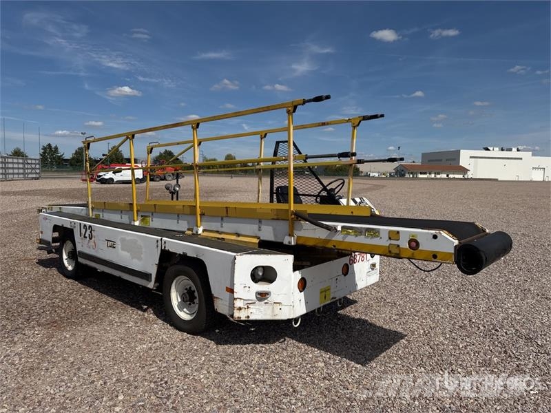  Tug T660 Tapis A Bagages Autotractes Belt Loader L Lantbruk - Övrigt