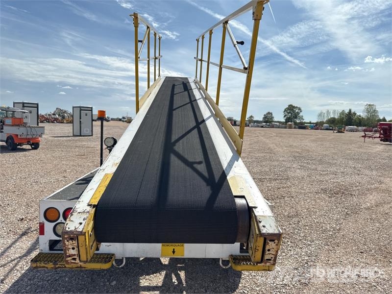  Tug T660 Tapis A Bagages Autotractes Belt Loader L Lantbruk - Övrigt
