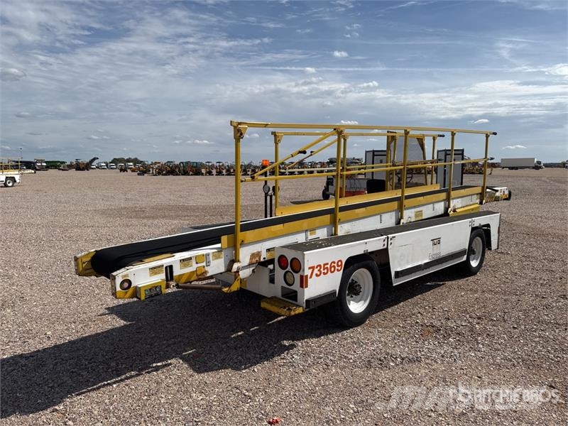  Tug T660 Tapis A Bagages Autotractes Belt Loader L Lantbruk - Övrigt