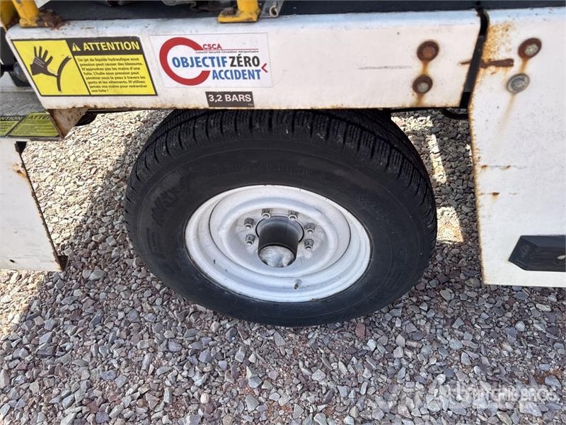  Tug T660 Tapis A Bagages Autotractes Belt Loader L Lantbruk - Övrigt
