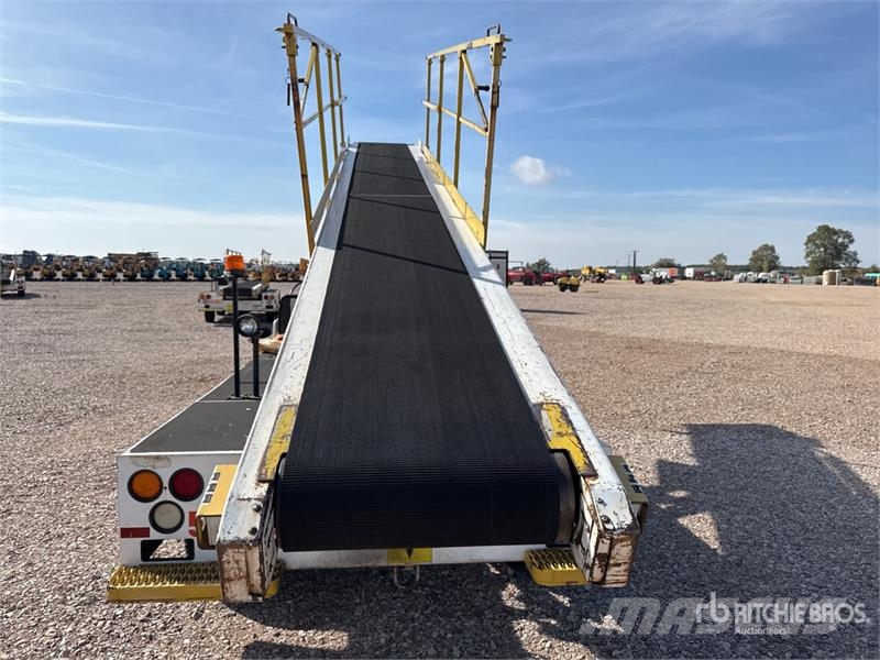 Tug T660 Tapis A Bagages Autotractes Belt Loader D Lantbruk - Övrigt