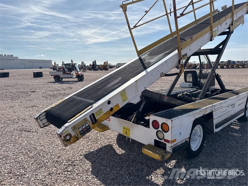  Tug T660 Tapis A Bagages Autotractes Belt Loader D Lantbruk - Övrigt
