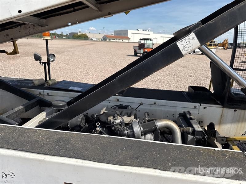  Tug T660 Tapis A Bagages Autotractes Belt Loader L Lantbruk - Övrigt