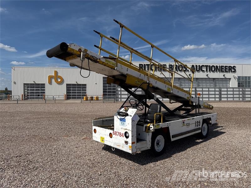  Tug T660 Tapis A Bagages Autotractes Belt Loader L Lantbruk - Övrigt