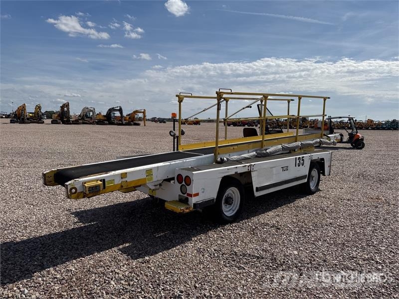  Tug T660 Tapis A Bagages Autotractes Belt Loader L Lantbruk - Övrigt