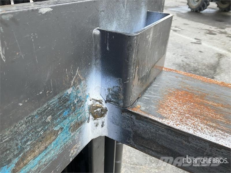 Unicarierres X/160SDTFVSN645 1600 kg Electric Stac Platvormiga virnastajad