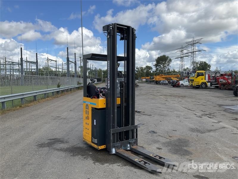 Unicarierres X/160SDTFVSN645 1600 kg Electric Stac Platvormiga virnastajad