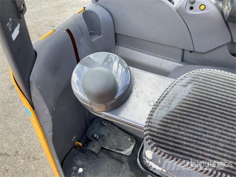 Unicarierres X/160SDTFVSN645 1600 kg Electric Stac Platvormiga virnastajad