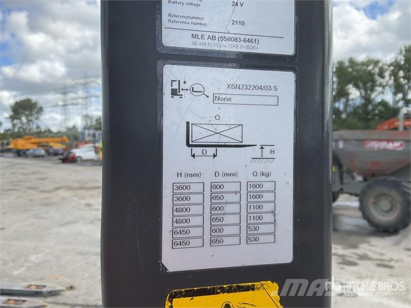Unicarierres X/160SDTFVSN645 1600 kg Electric Stac Platvormiga virnastajad