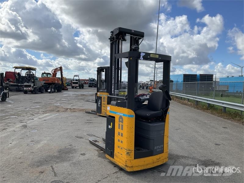 Unicarierres X/160SDTFVSN645 1600 kg Electric Stac Platvormiga virnastajad