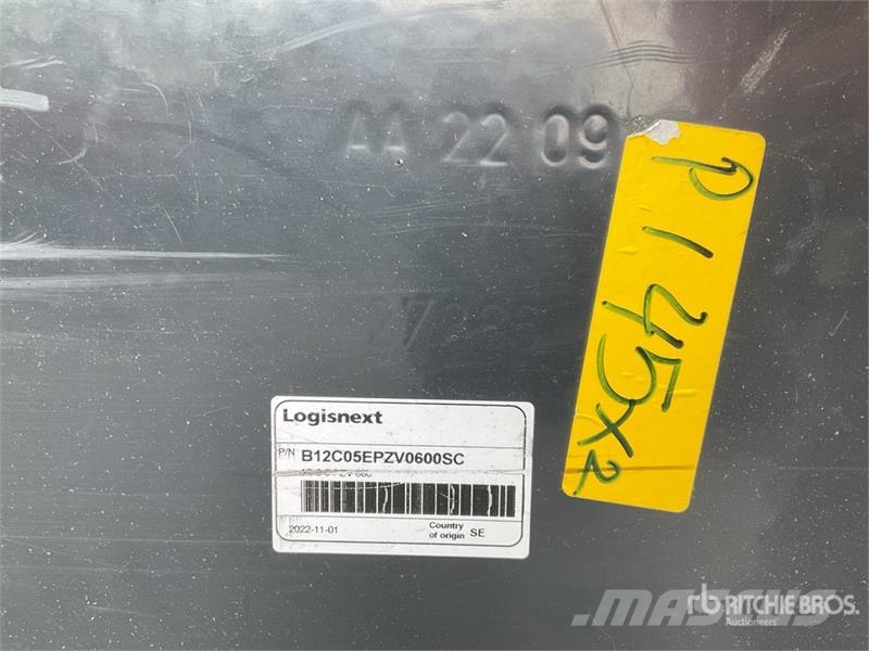 Unicarierres X/160SDTFVSN645 1600 kg Electric Stac Platvormiga virnastajad
