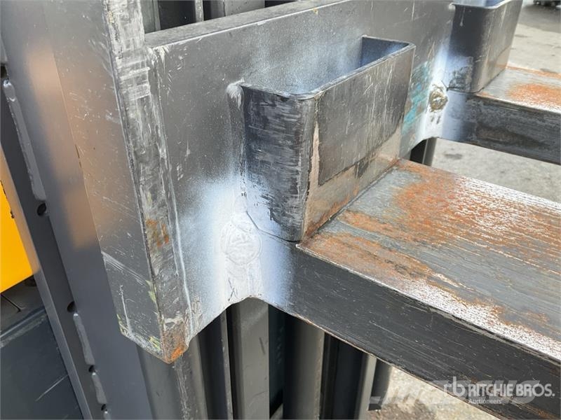Unicarierres X/160SDTFVSN645 1600 kg Electric Stac Platvormiga virnastajad