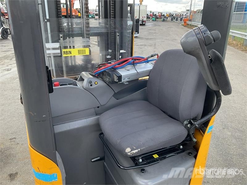 Unicarierres X/160SDTFVSN645 1600 kg Electric Stac Platvormiga virnastajad