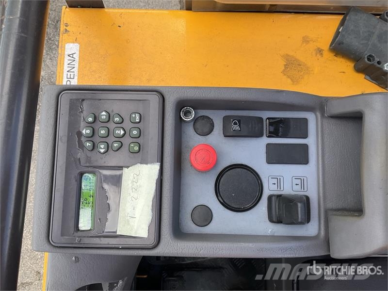 Unicarierres X/160SDTFVSN645 1600 kg Electric Stac Platvormiga virnastajad
