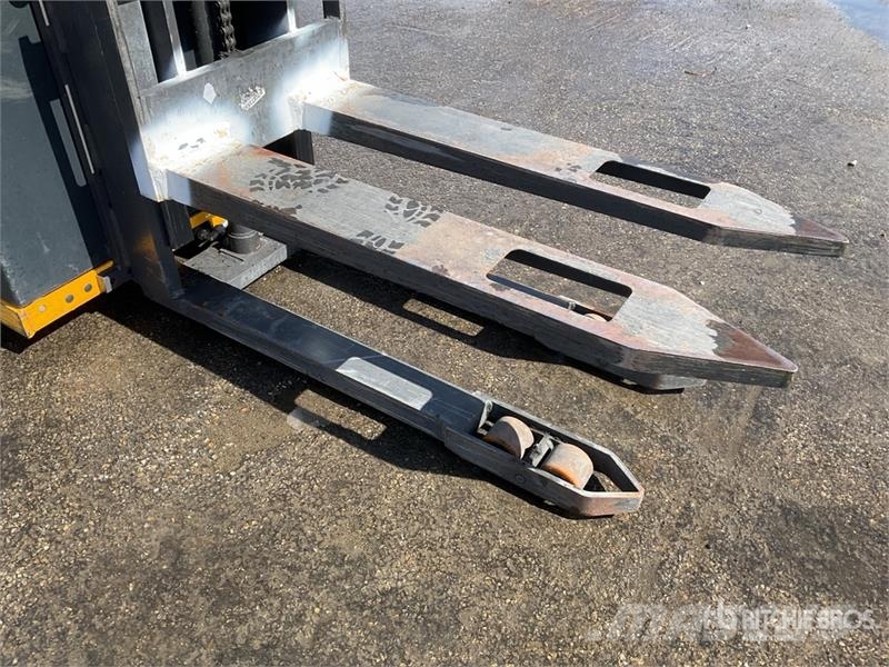 UniCarriers A/160STJN420 1600 kg Electric Stacker Samohybné vozíky