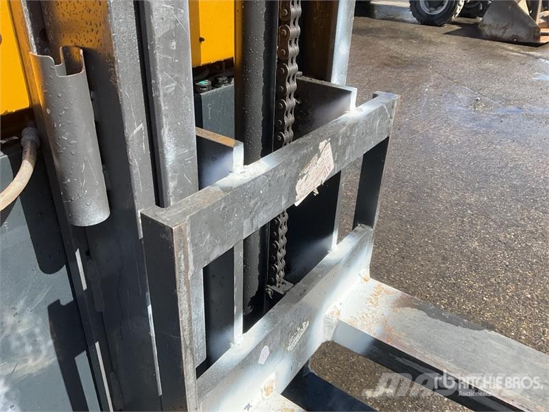 UniCarriers A/160STJN420 1600 kg Electric Stacker Samohybné vozíky