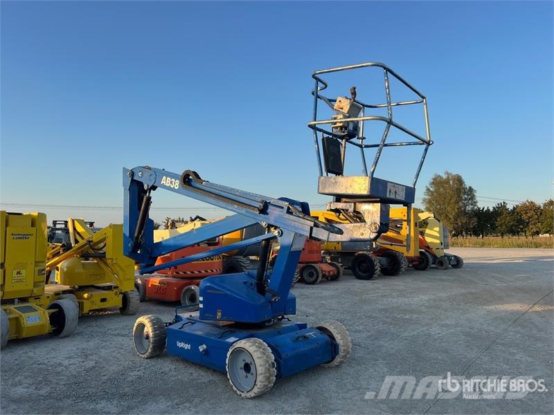 UpRight AB38 Electric Articulating Boom Lift (Inoperable) Съчленени стрелови подемници