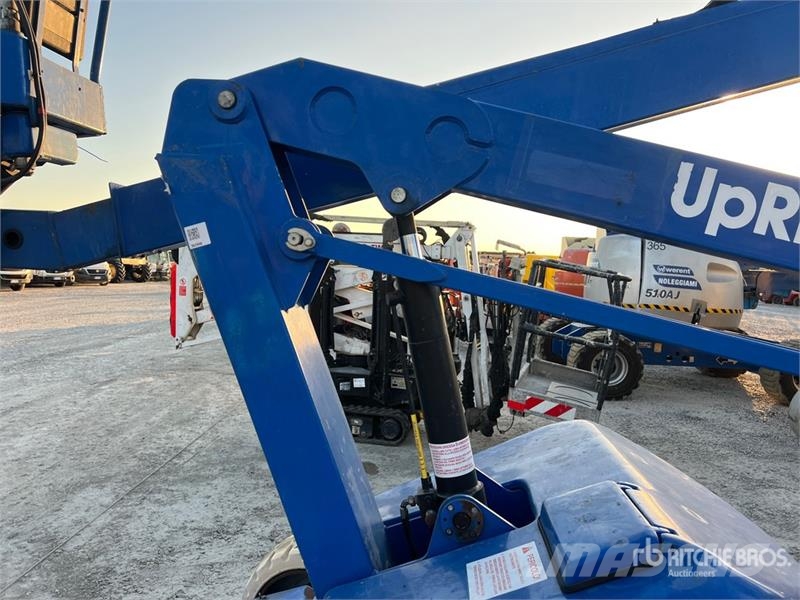 UpRight AB38 Electric Articulating Boom Lift (Inoperable) Съчленени стрелови подемници