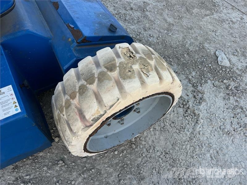 UpRight AB38 Electric Articulating Boom Lift (Inoperable) Съчленени стрелови подемници