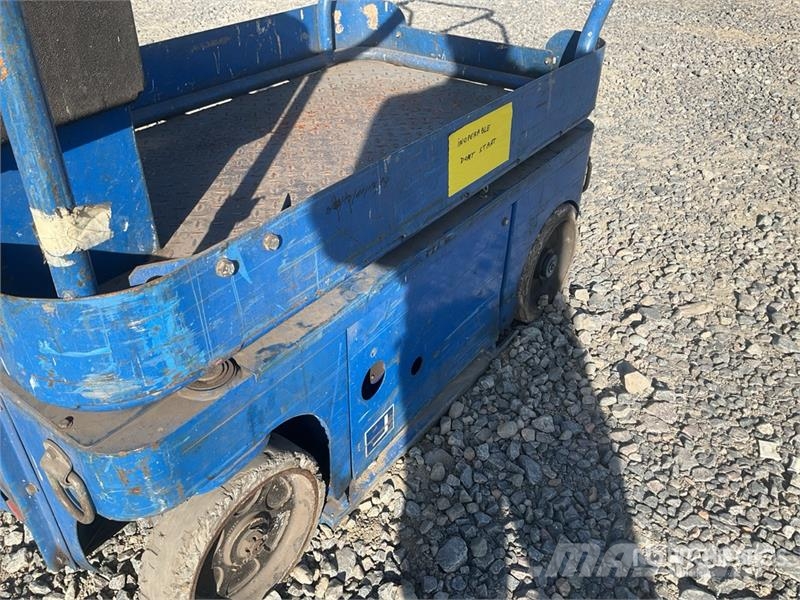 UpRight TM12 Vertikaalsed mast tõstukid