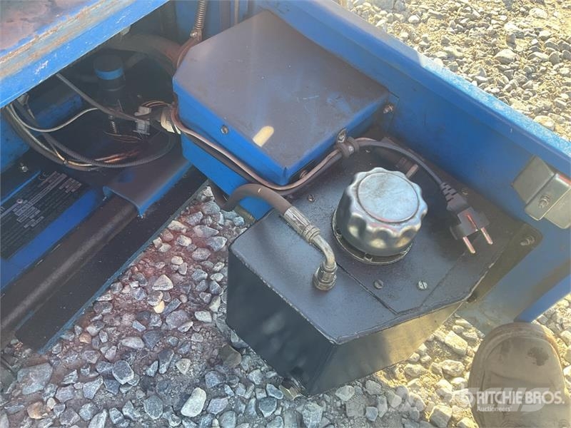 UpRight TM12 Vertikaalsed mast tõstukid
