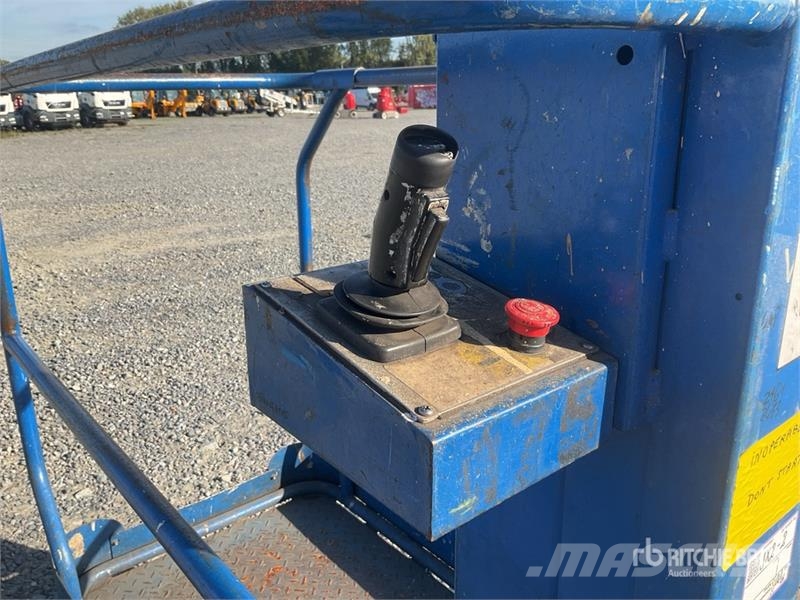 UpRight TM12 Vertikaalsed mast tõstukid