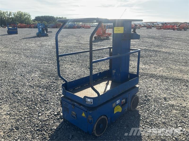 UpRight TM12 Vertikaalsed mast tõstukid