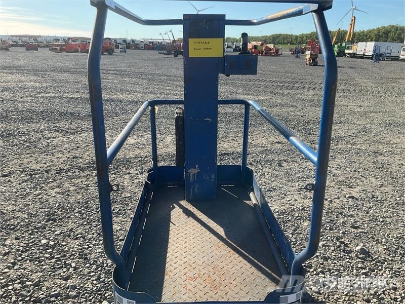 UpRight TM12 Vertikaalsed mast tõstukid