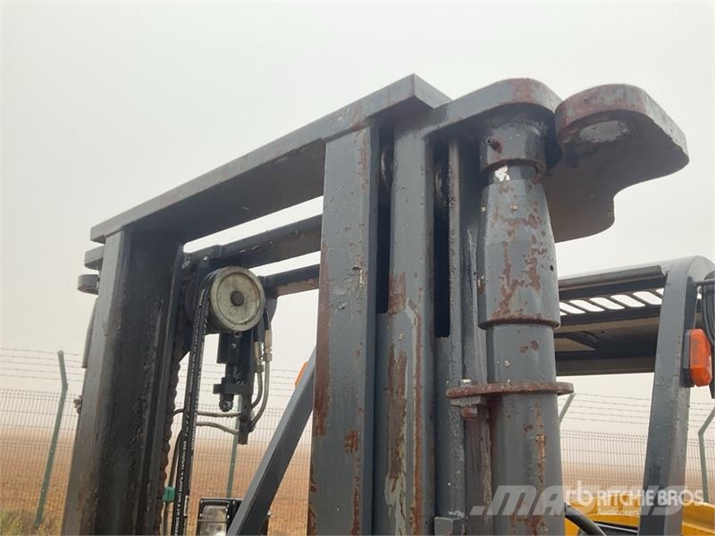 Uromac DTH 2000 DE 4x4 Rough Terrain Forklift Внедорожные погрузчики