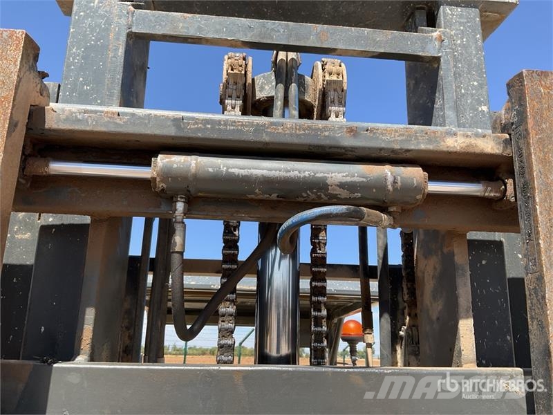 Uromac DTH 2000 DE Rough Terrain Forklift شاحنات الطرق الوعرة