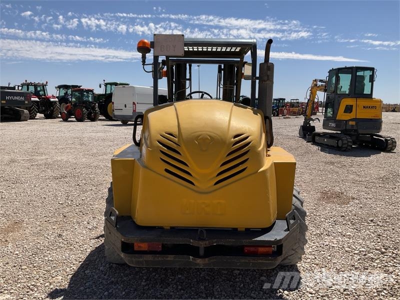 Uromac DTH 2000 DE Rough Terrain Forklift شاحنات الطرق الوعرة