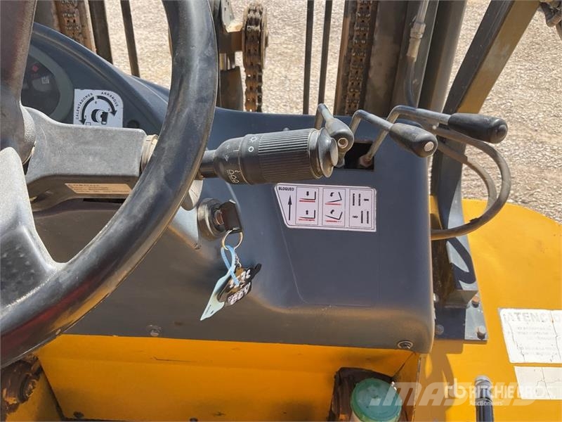 Uromac DTH 2000 DE Rough Terrain Forklift شاحنات الطرق الوعرة
