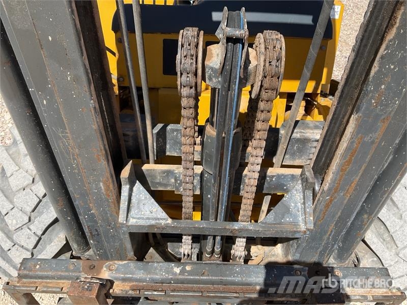 Uromac DTH 2000 DE Rough Terrain Forklift شاحنات الطرق الوعرة