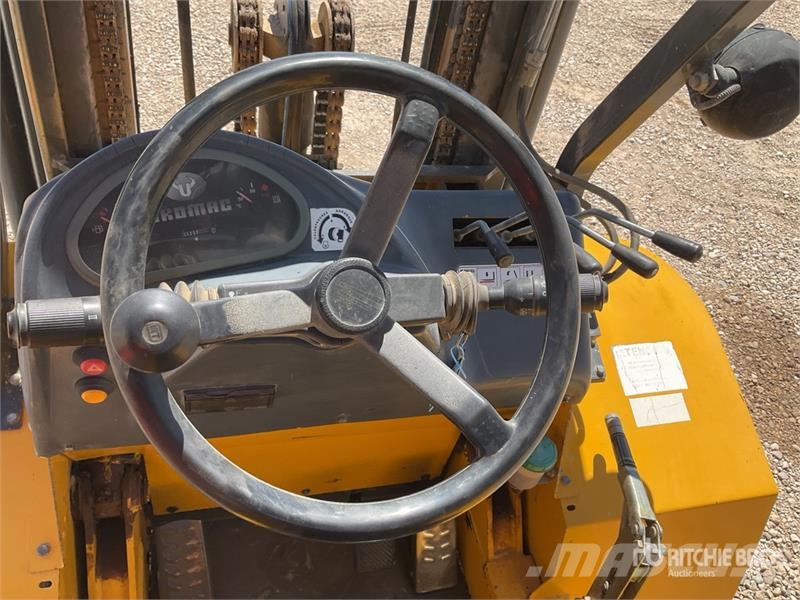 Uromac DTH 2000 DE Rough Terrain Forklift شاحنات الطرق الوعرة