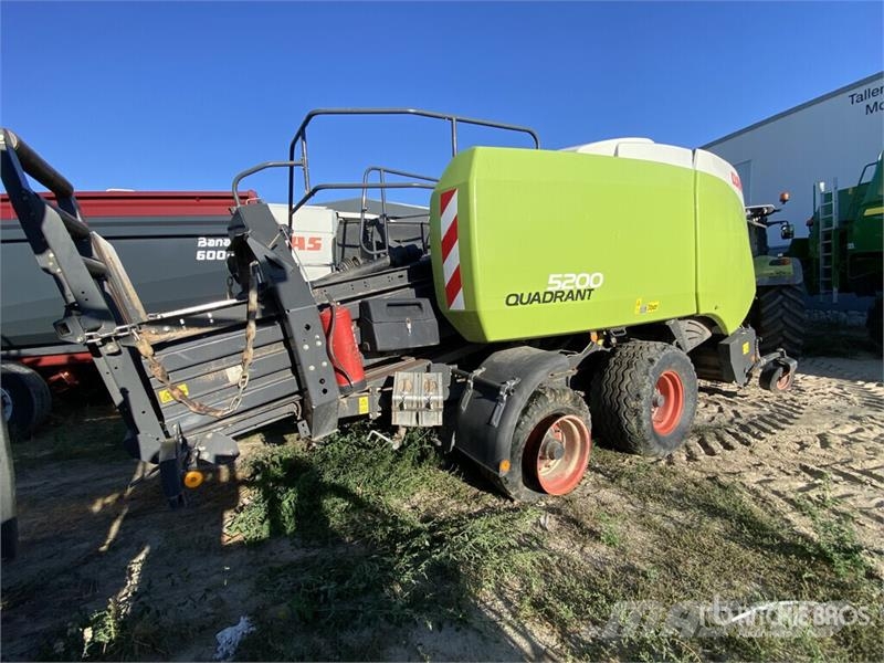  Usines Claas Quadrant 5200 T Round Baler Round balers