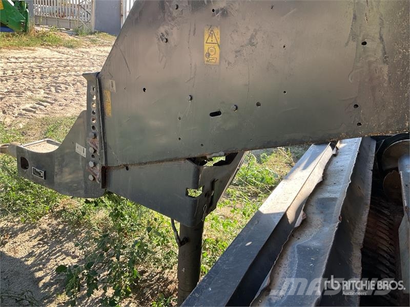Usines Claas Quadrant 5200 T Round Baler Körbálázók