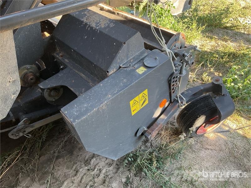 Usines Claas Quadrant 5200 T Round Baler Körbálázók