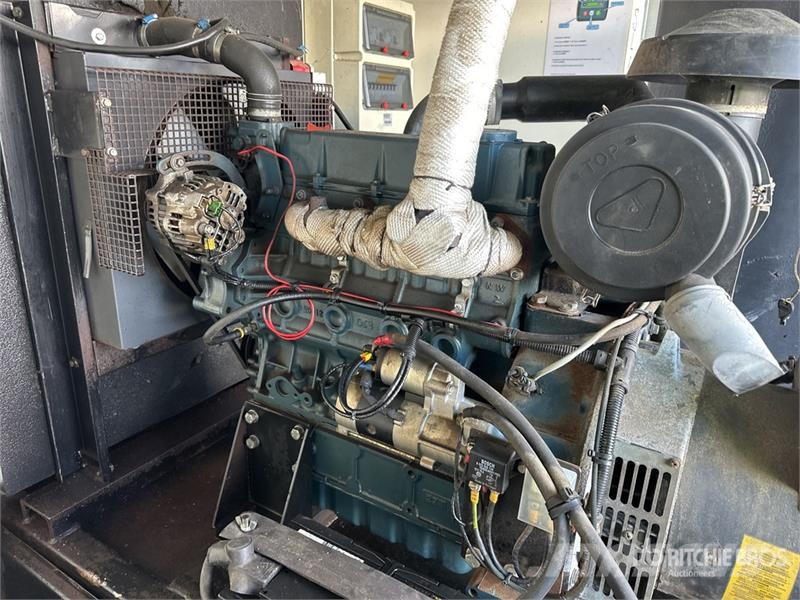 V3300IN8FTCO 30 kVA Containerized Generator Set Diesel generatoren