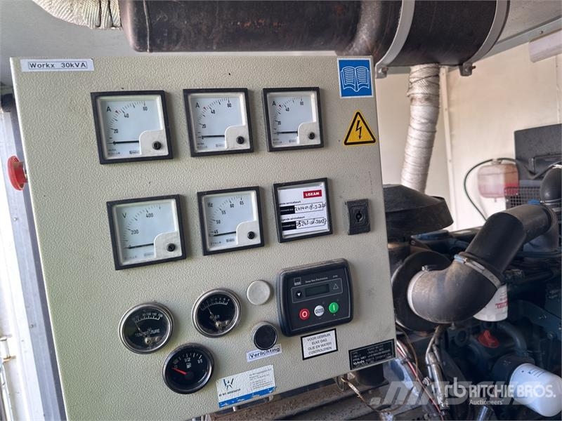 V3300IN8FTCO 30 kVA Containerized Generator Set Diesel generatoren