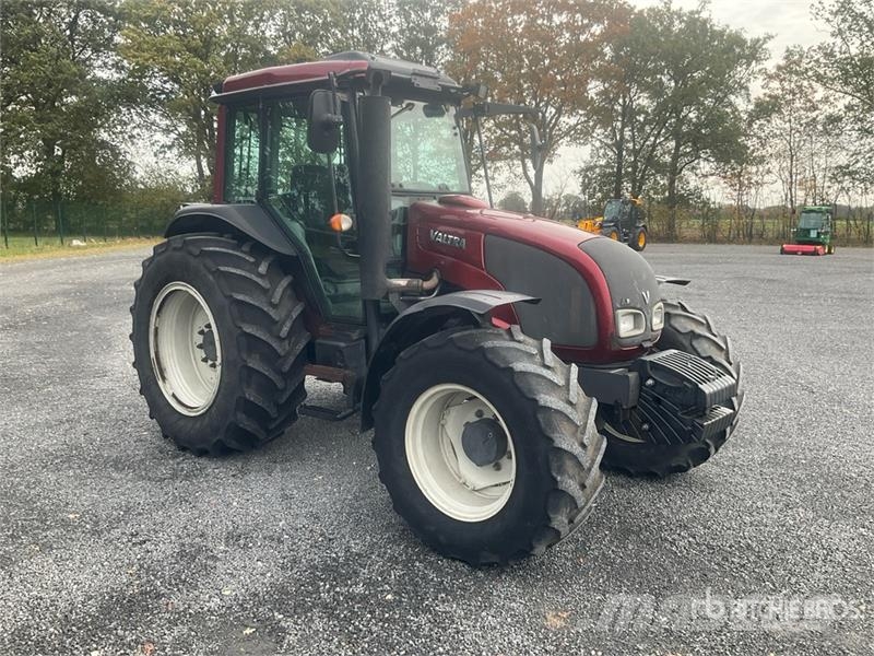 Valtra A93H 4WD Tractor Трактори
