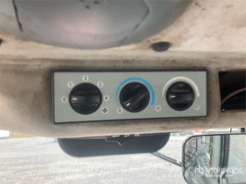 Valtra A93H 4WD Tractor الجرارات