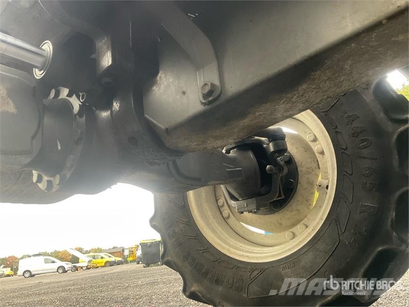 Valtra A93H 4WD Tractor الجرارات