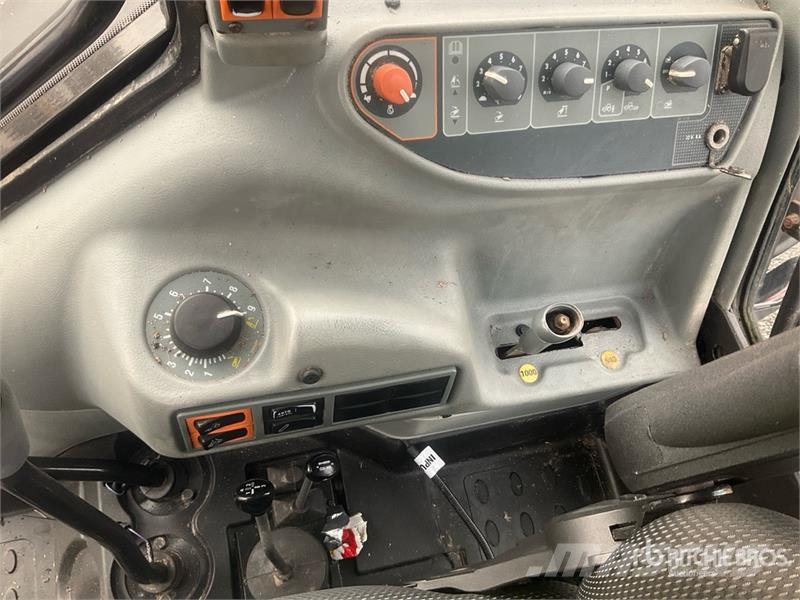 Valtra A93H 4WD Tractor الجرارات
