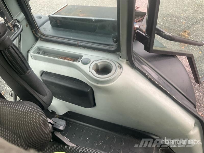 Valtra A93H 4WD Tractor الجرارات