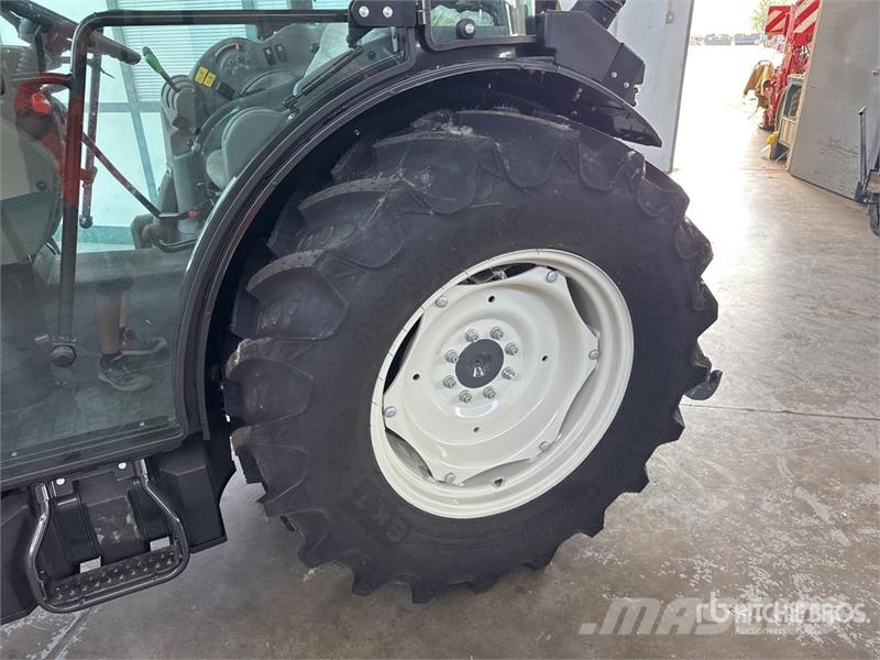 Valtra F105 4WD Tractor (Unused) Traktörler