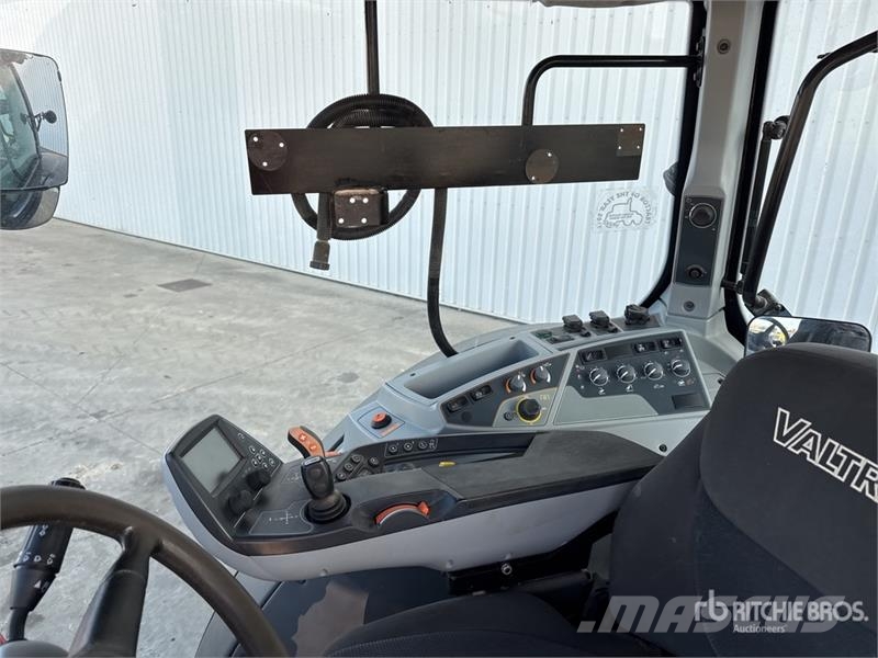 Valtra N174 Direct 4x4 Tracteur Agricole 4WD Tractor トラクター