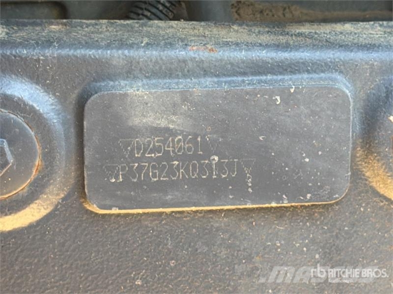 Valtra S353 4WD Tractor Трактори