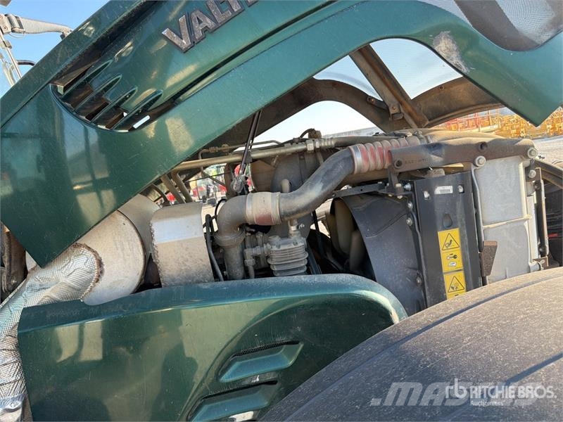 Valtra S353 4WD Tractor Трактори