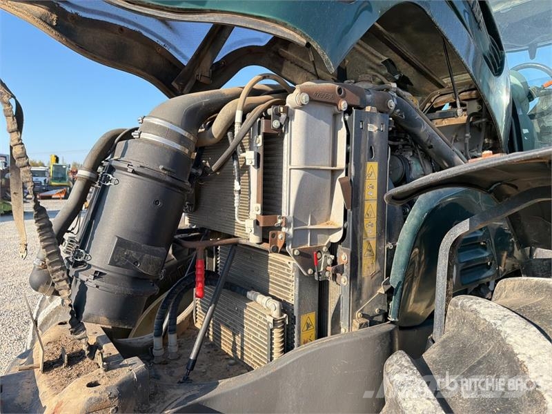 Valtra S353 4WD Tractor Трактори