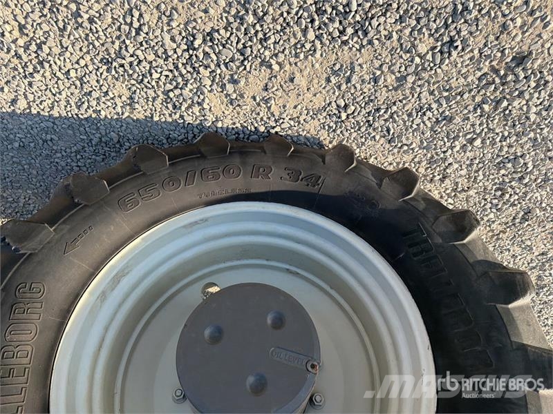 Valtra S353 4WD Tractor Трактори